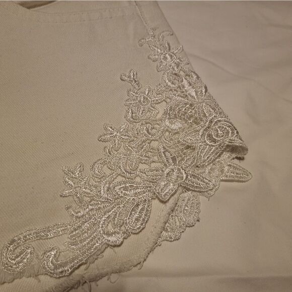 Harper White Lace Embroidered high waisted shorts - Picture 5 of 8